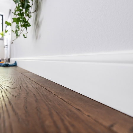 Lüks ve lake süpürgelik uygulaması - Plinto Zemin